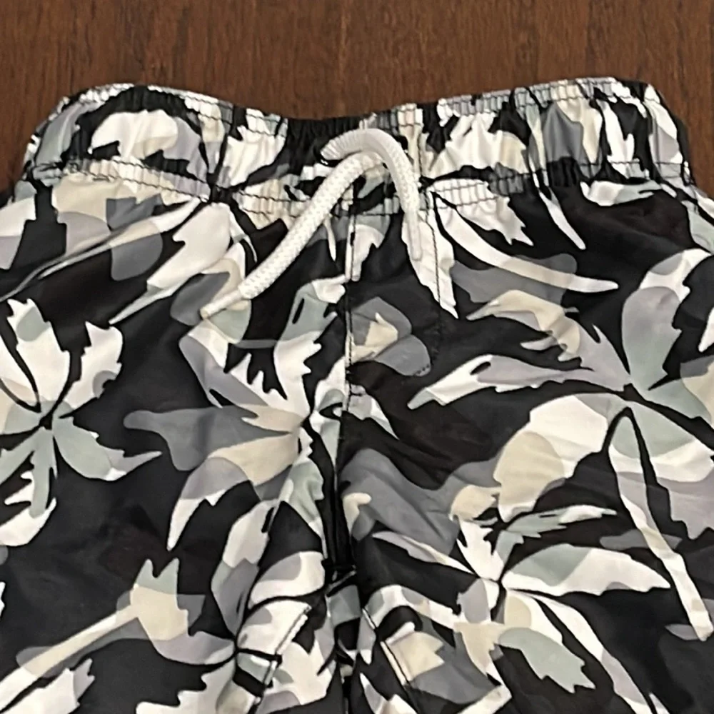 Children’s Place Black Camo Boys Bathing Suit Size XS 4